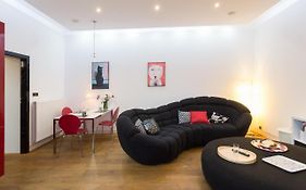 Modern, Stylish And Comfy In Trendy Jewish Quarter